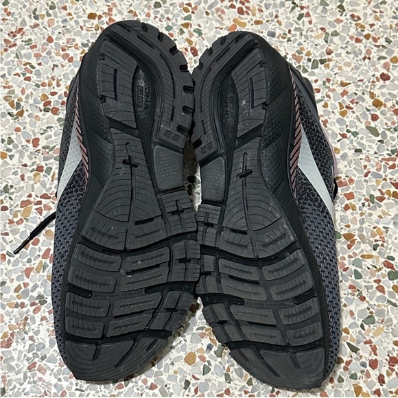 Women’s Brooks Adrenaline GTS 22 Sneakers - Picture 4 of 9